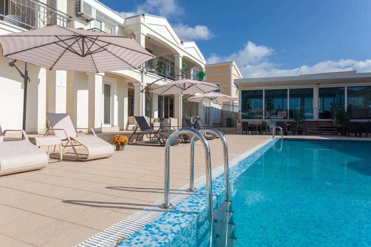 Luxury Apartment *