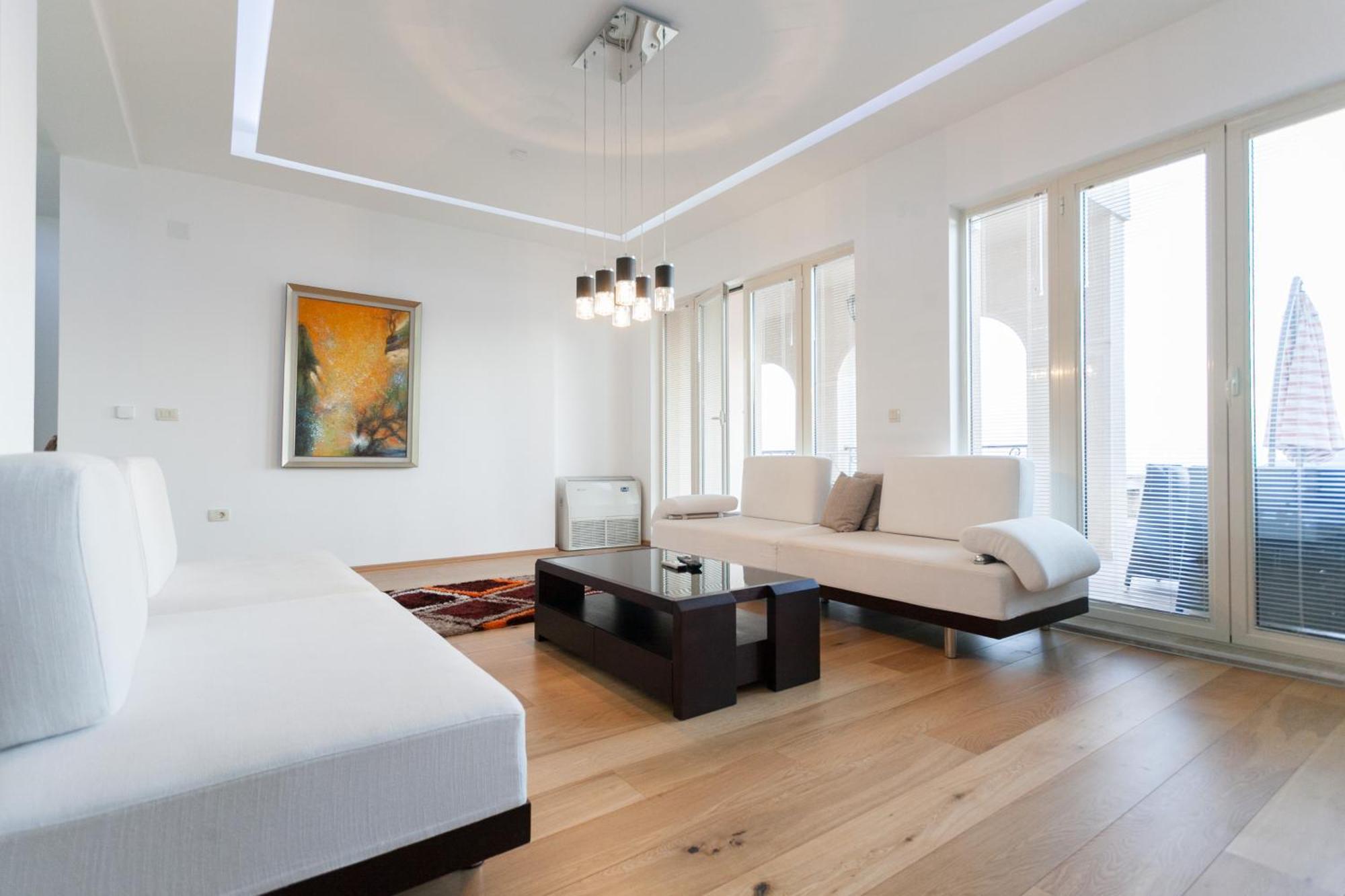 Luxury Apartment *