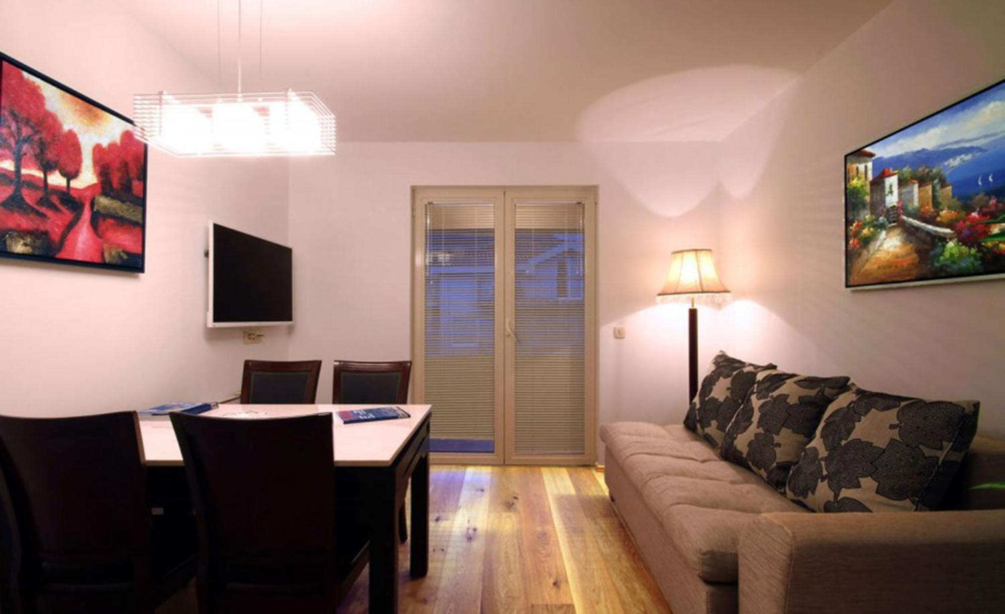 Luxury Apartment *